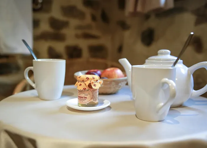 Les Jardins De L'abbaye 홈스테이